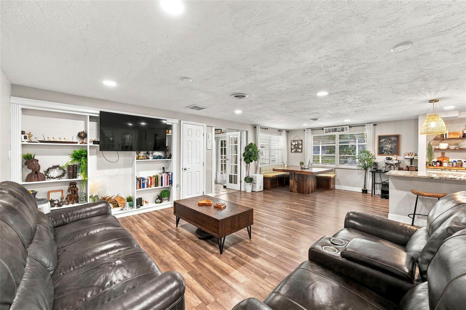 5105 W COUNTRY CLUB DRIVE, Sarasota, FL 34243