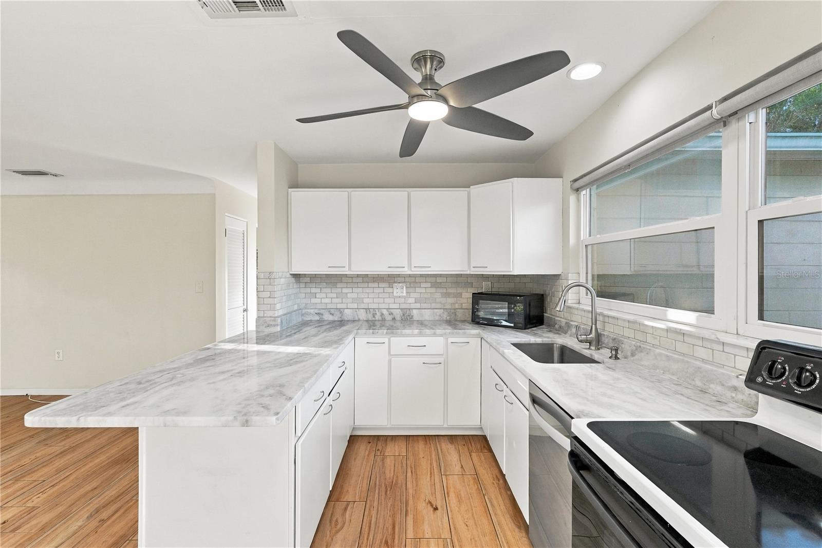 4822 60TH WAY N, Kenneth City, FL 33709