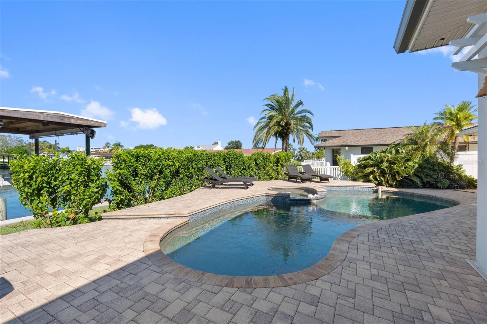 68 S WINDWARD ISLAND W, Clearwater Beach, FL 33767
