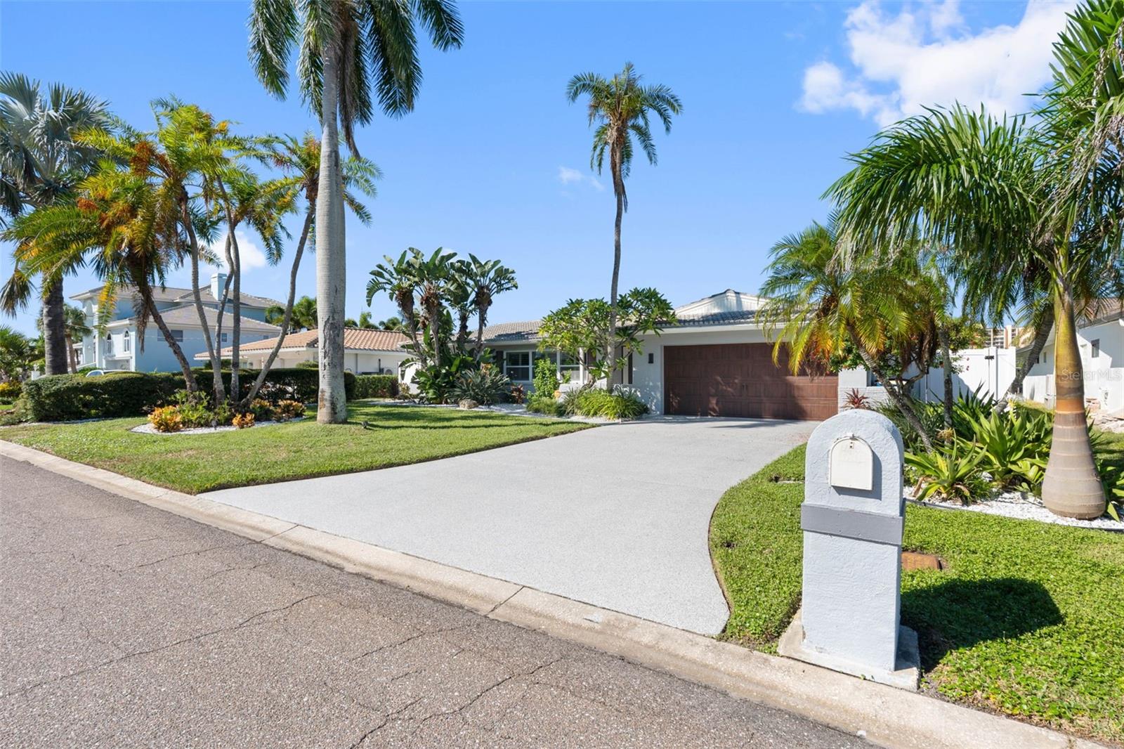 68 S WINDWARD ISLAND W, Clearwater Beach, FL 33767