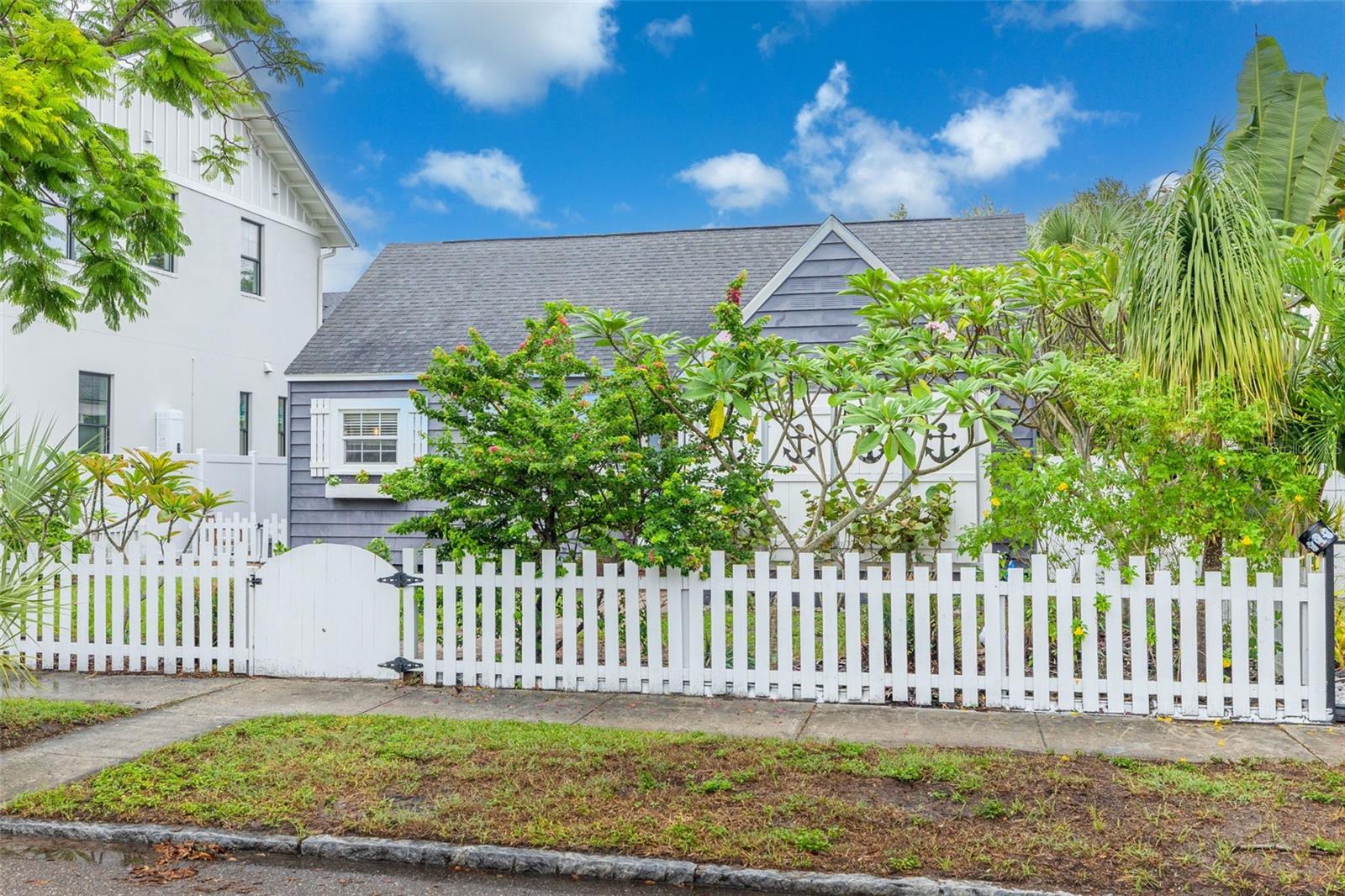 729 26TH AVENUE N, St Petersburg, FL 33704
