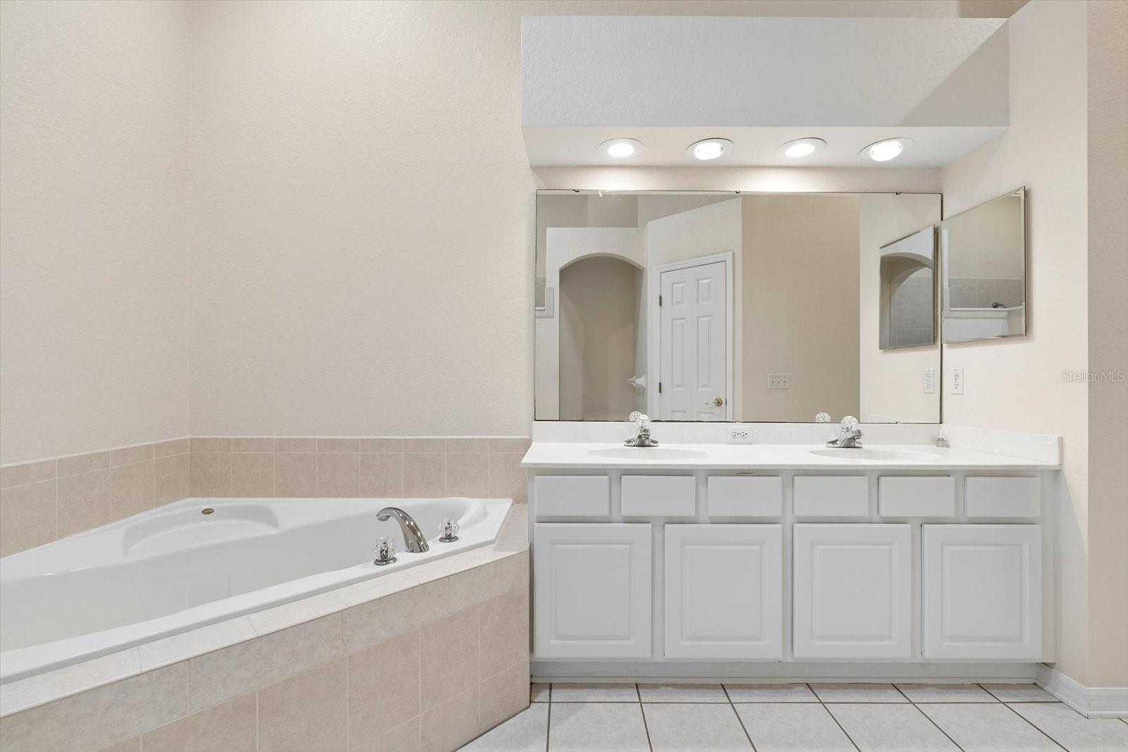 6864 BENDELOW DRIVE, Lakeland, FL 33810