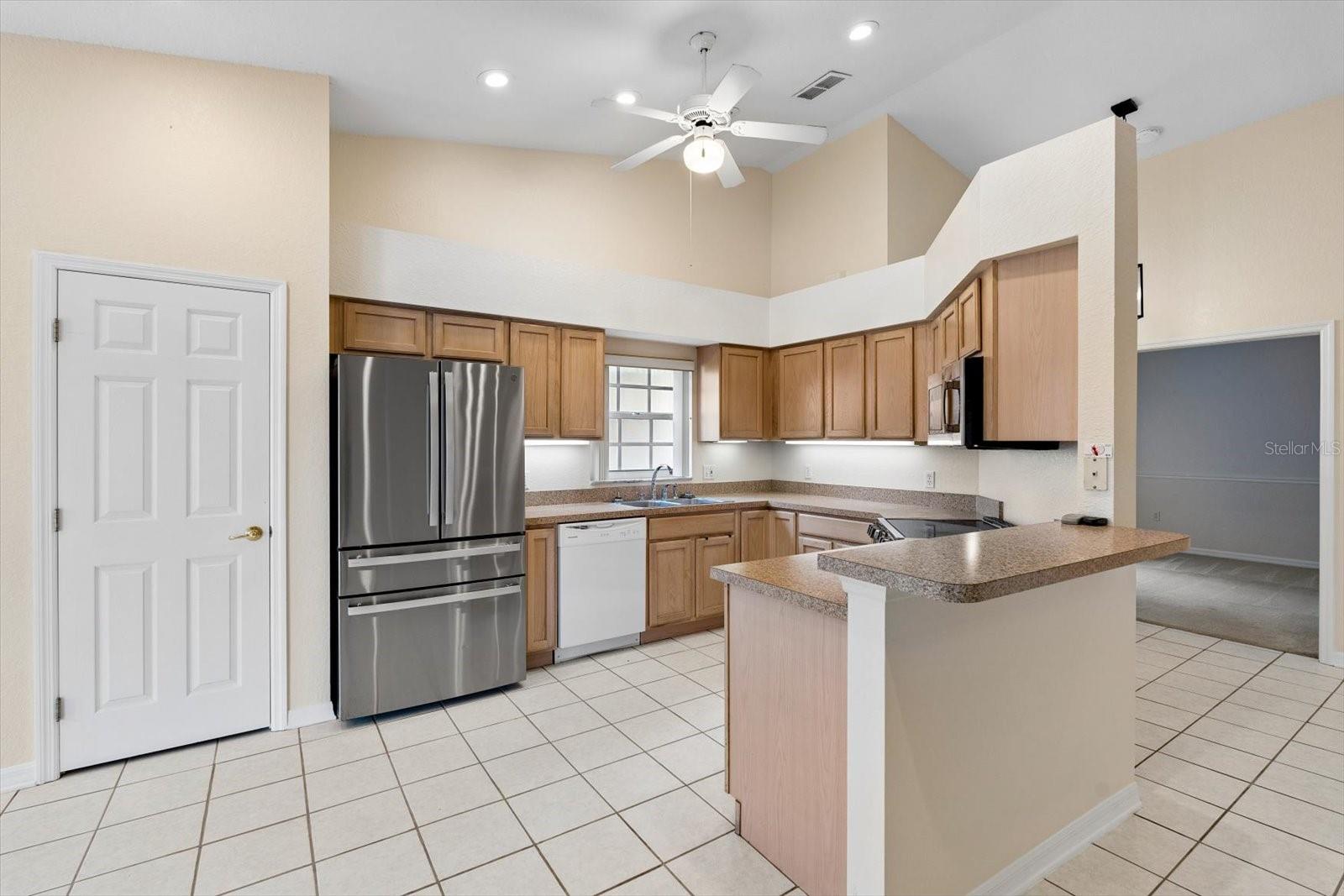 6864 BENDELOW DRIVE, Lakeland, FL 33810