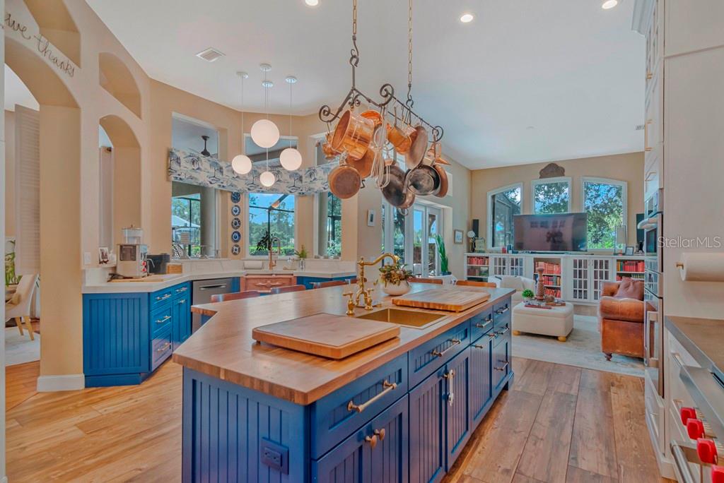 *Expansive Storage and Countertop Space
