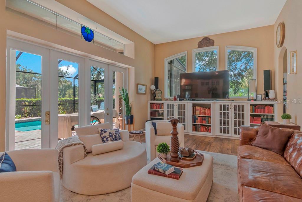 *Bright Living Space