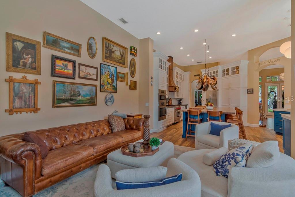 *Bright Living Space