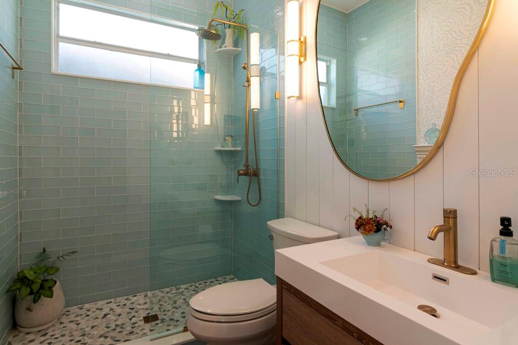 *Guest Bath 1