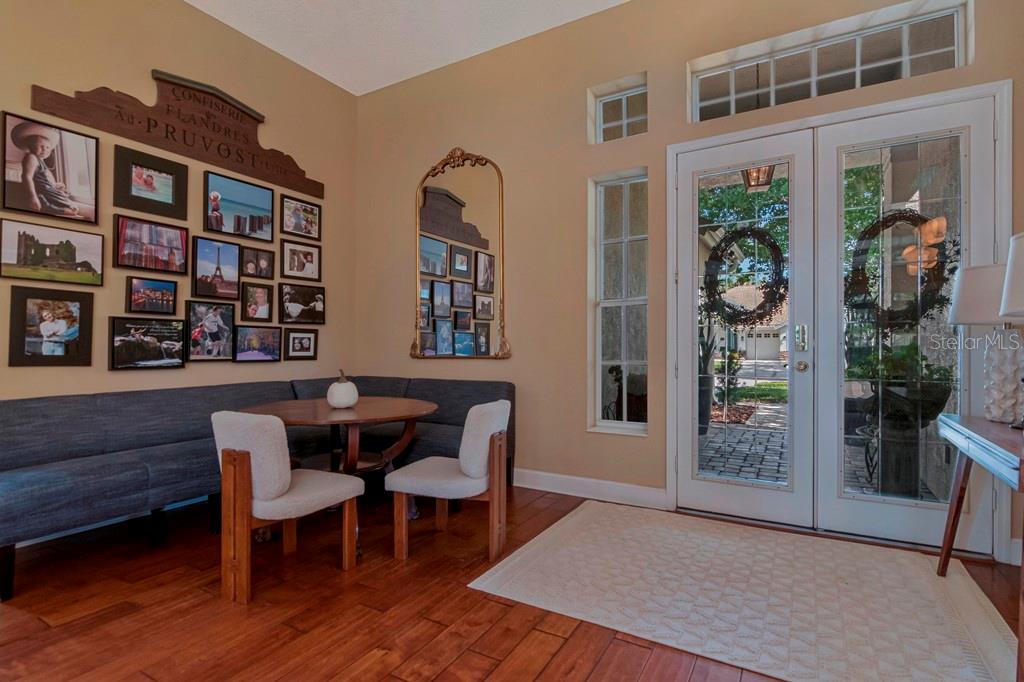 *Bright Open Floor Plan Double Glass Front Doors
