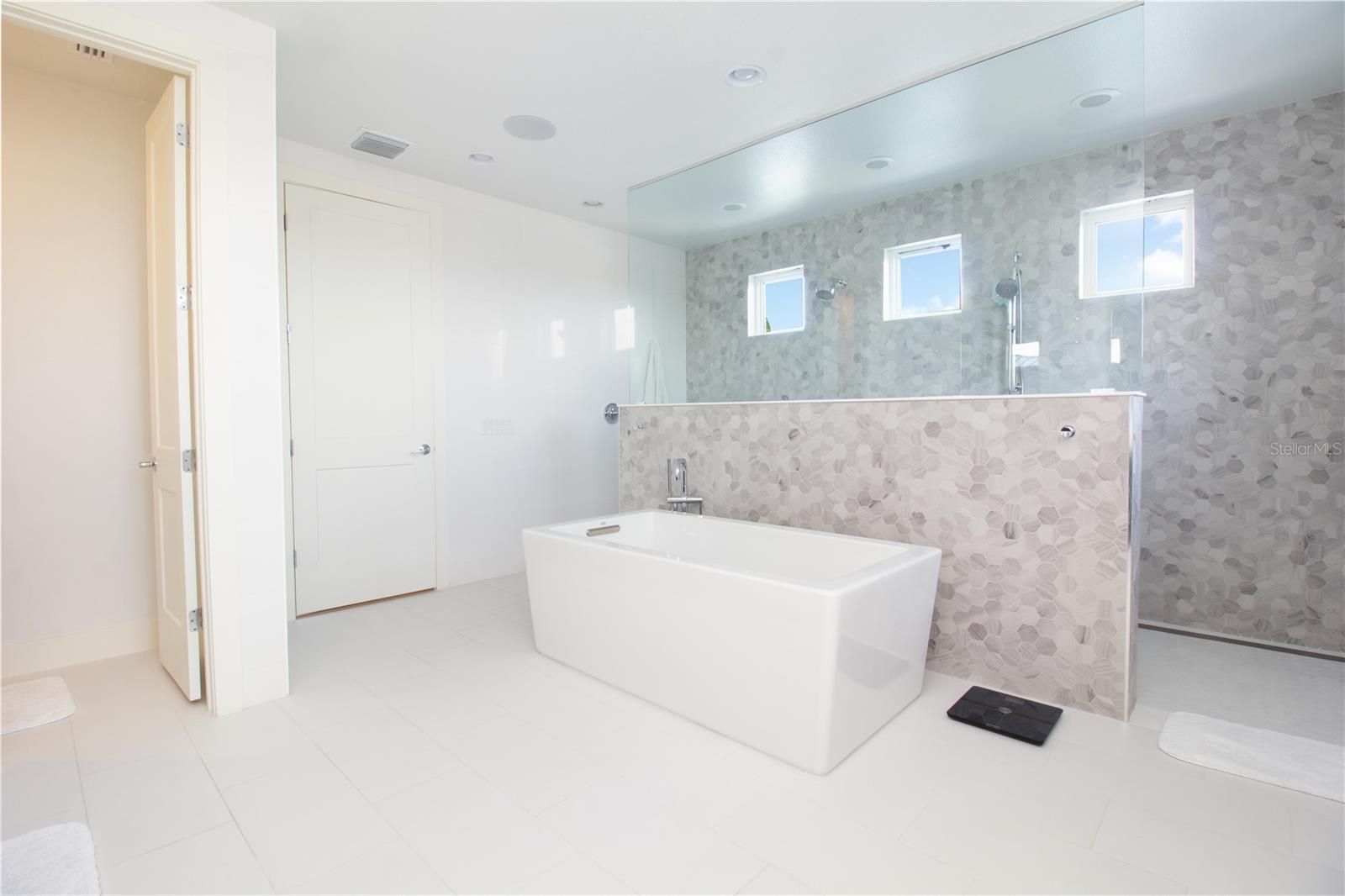 Primary En Suite