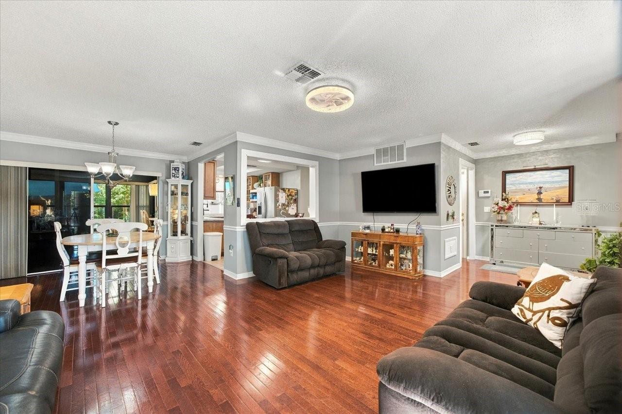 Living Room / Dining Room