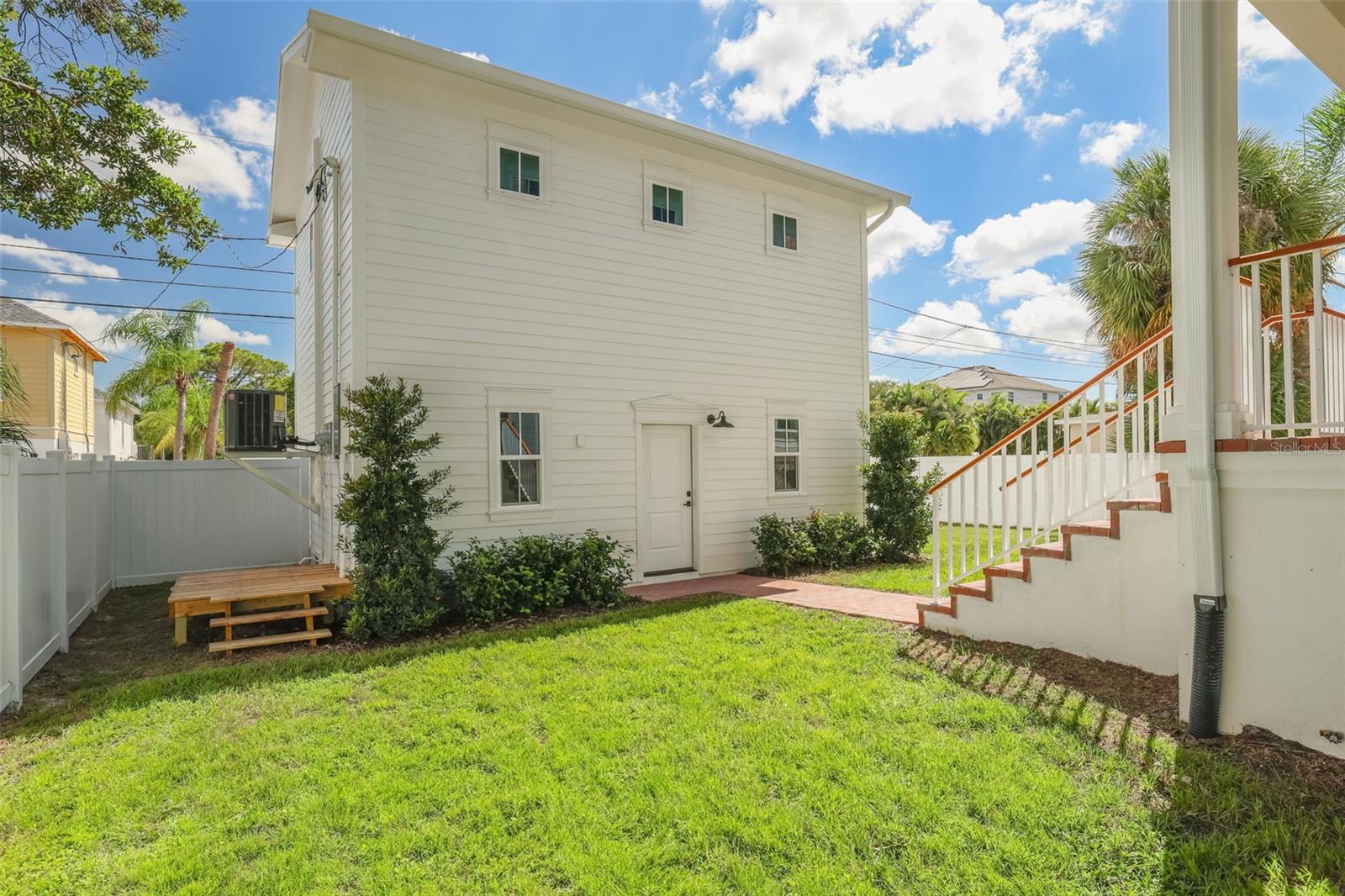 808 39TH AVENUE NE, St Petersburg, FL 33703