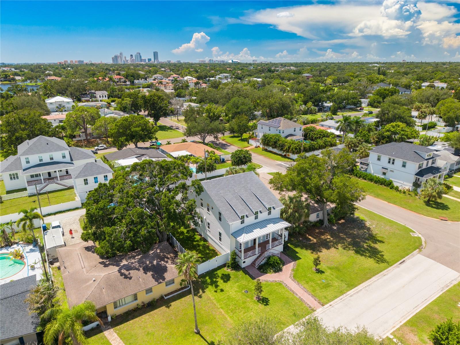 808 39TH AVENUE NE, St Petersburg, FL 33703