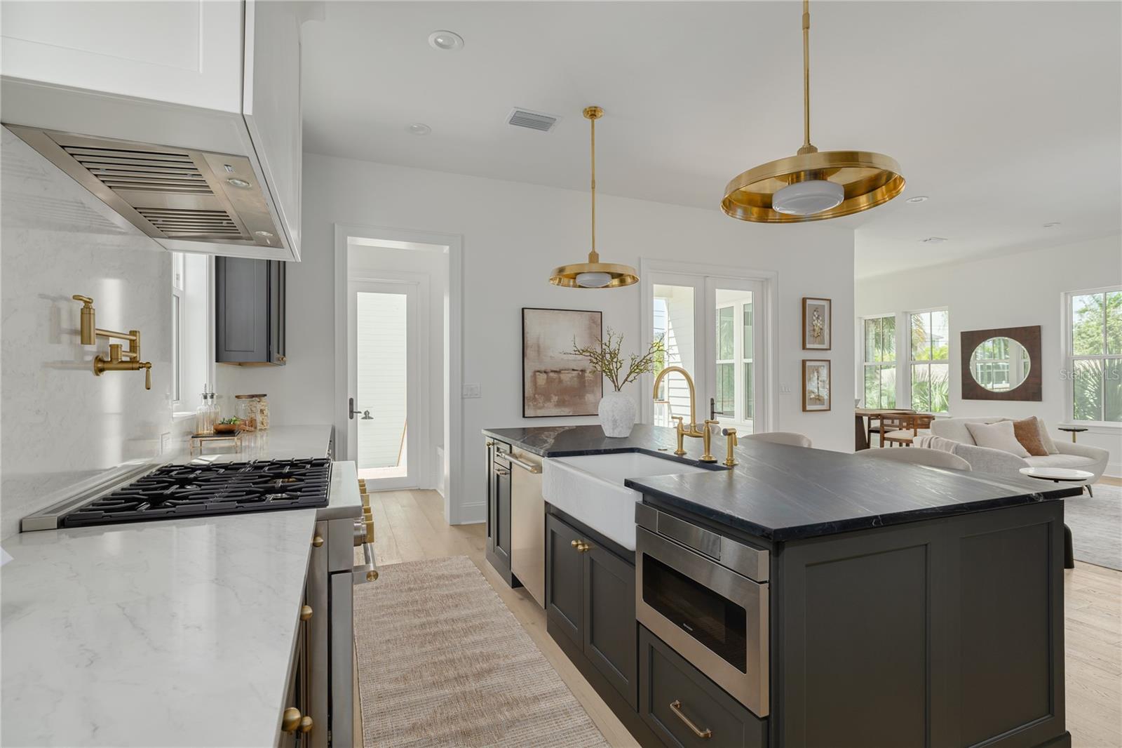 808 39TH AVENUE NE, St Petersburg, FL 33703