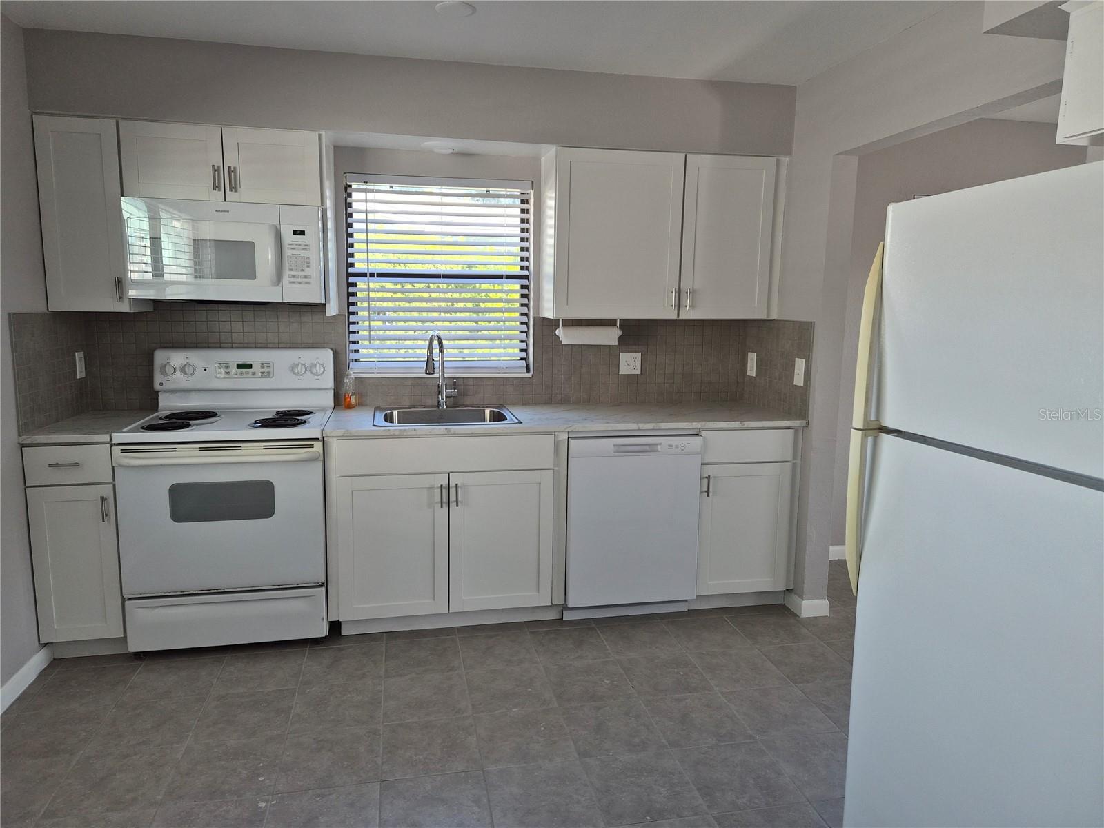402 WOODROW AVENUE NW, #B, Largo, FL 33770 402 WOODROW AVENUE NW, #B, Largo, FL 33770