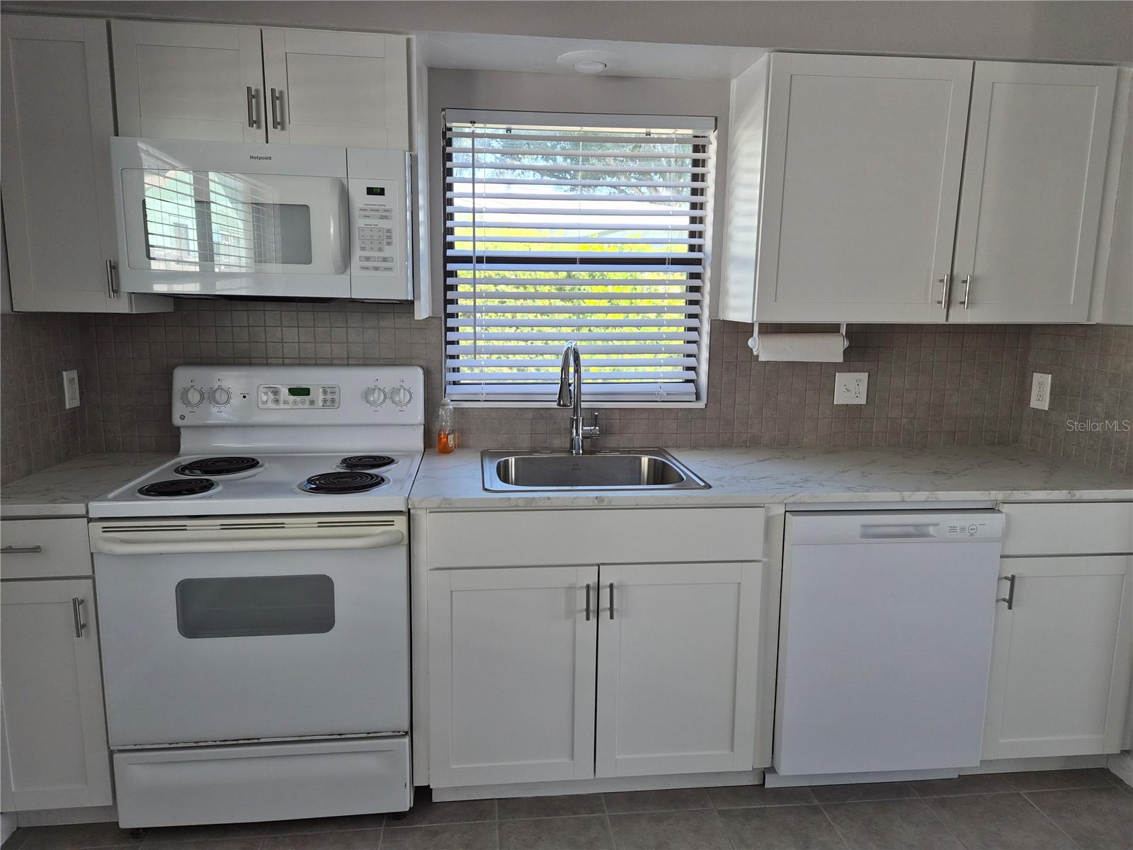 402 WOODROW AVENUE NW, #B, Largo, FL 33770 402 WOODROW AVENUE NW, #B, Largo, FL 33770