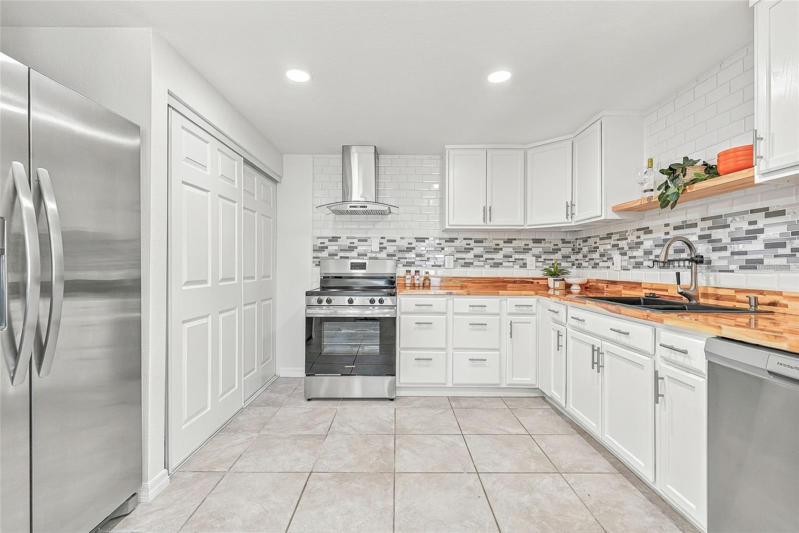 4544 W MINNEHAHA STREET, Tampa, FL 33614