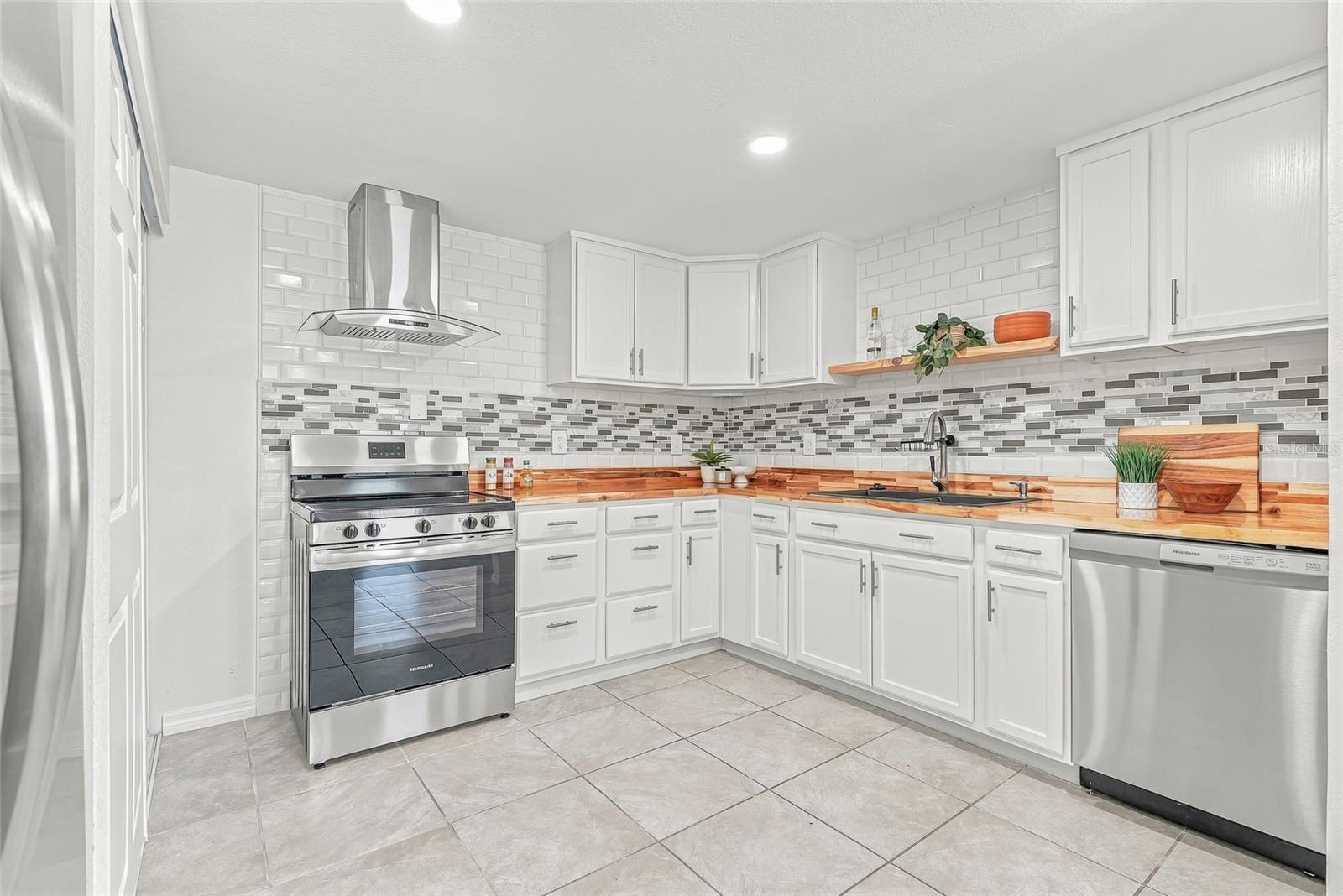 4544 W MINNEHAHA STREET, Tampa, FL 33614