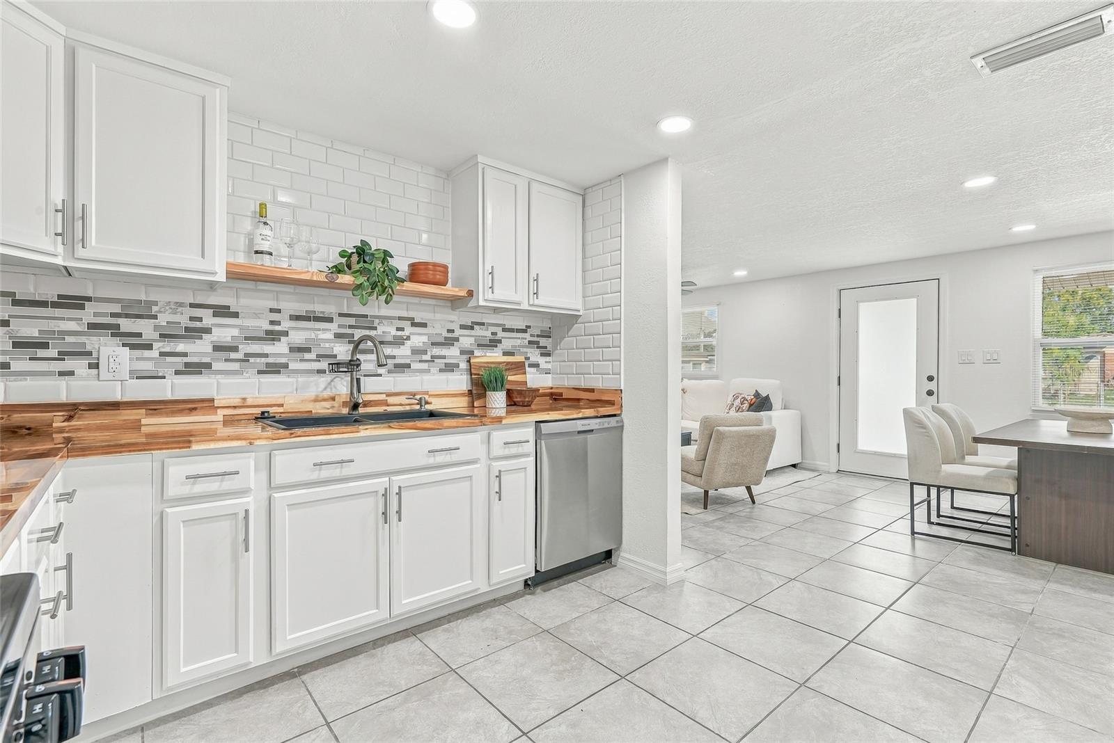 4544 W MINNEHAHA STREET, Tampa, FL 33614