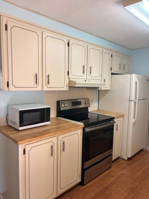 Kitchen Side 2
