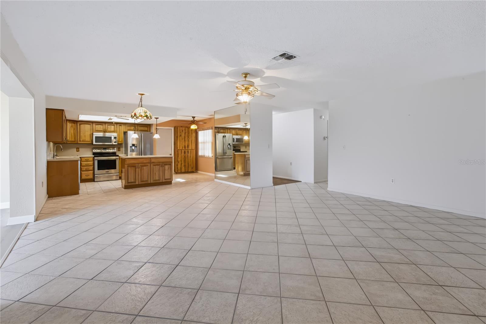 Nice bright and very spacious and open Nice bright and very spacious and open