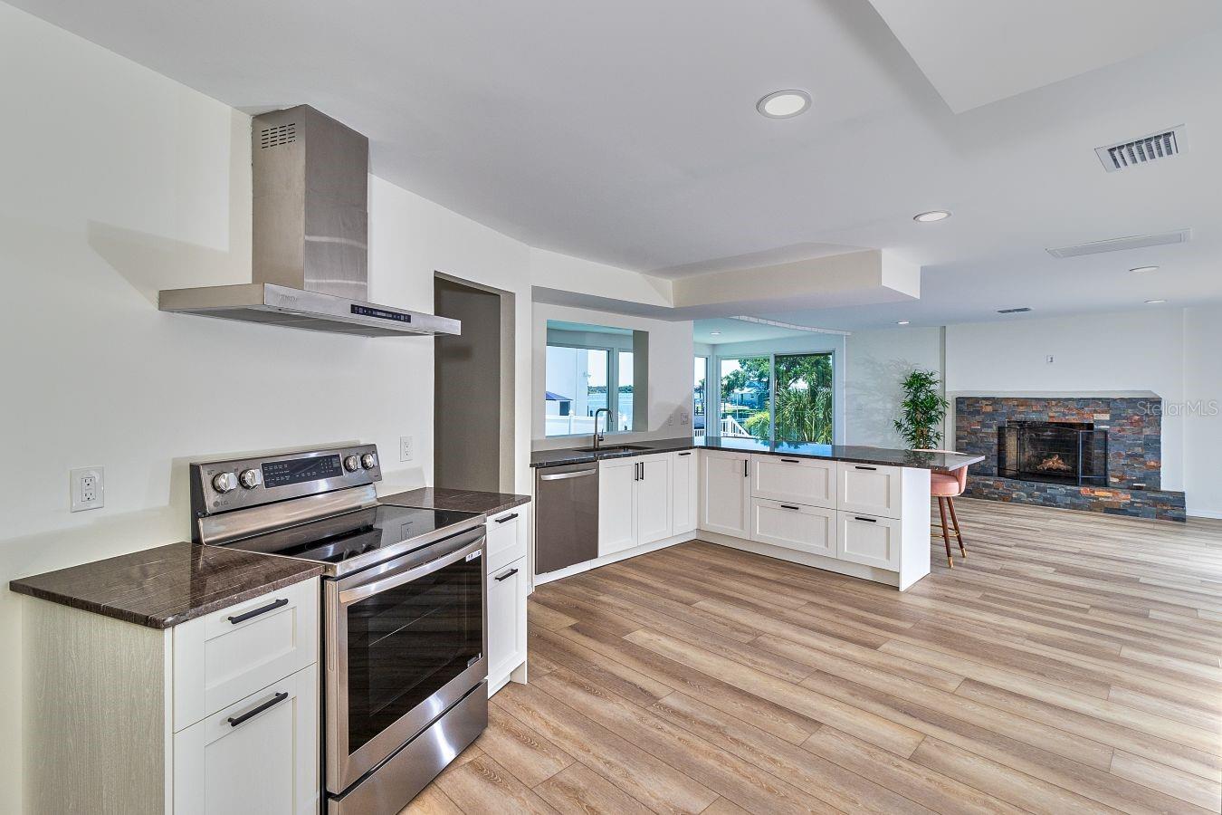 451 PALM ISLAND NE, Clearwater Beach, FL 33767