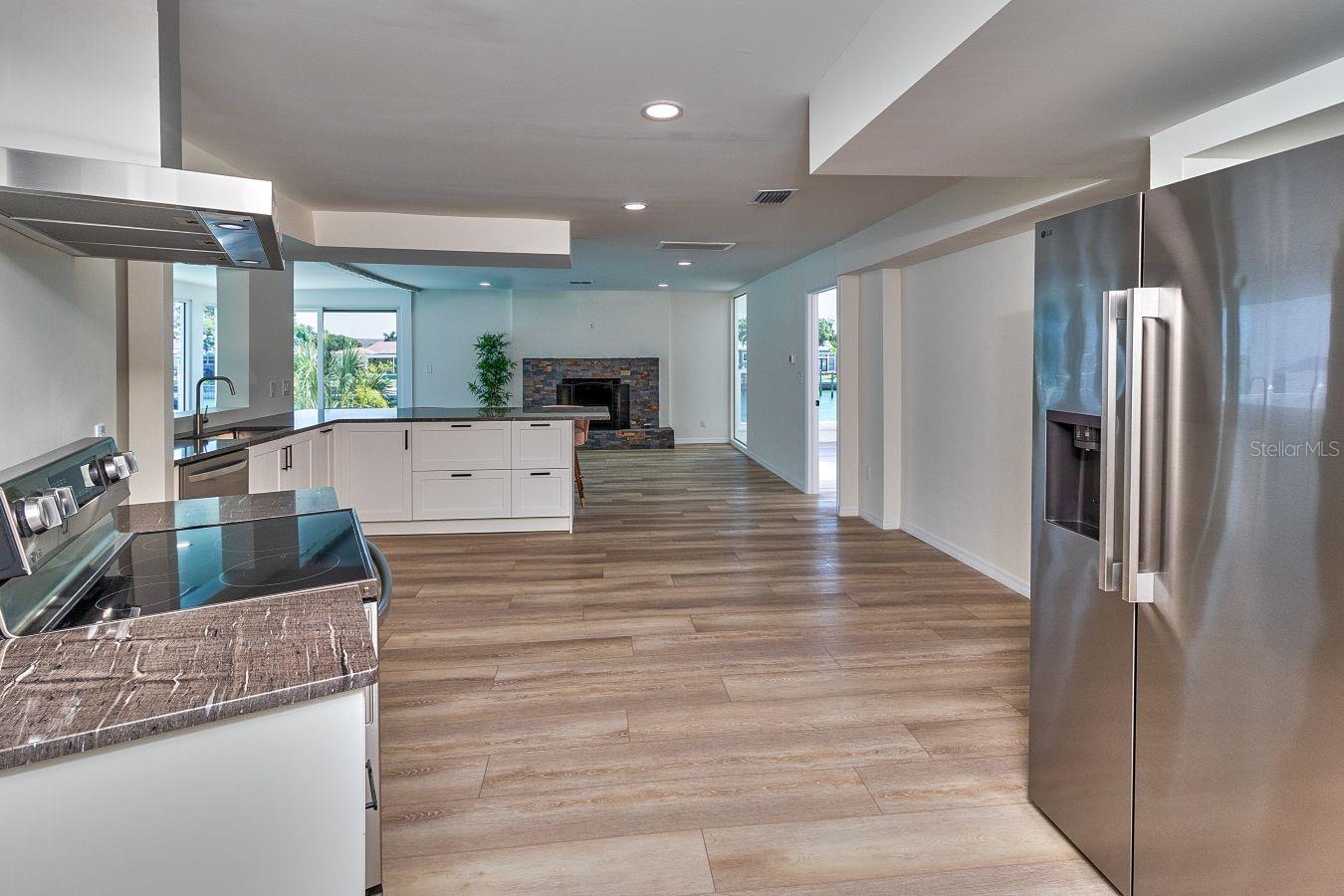 451 PALM ISLAND NE, Clearwater Beach, FL 33767