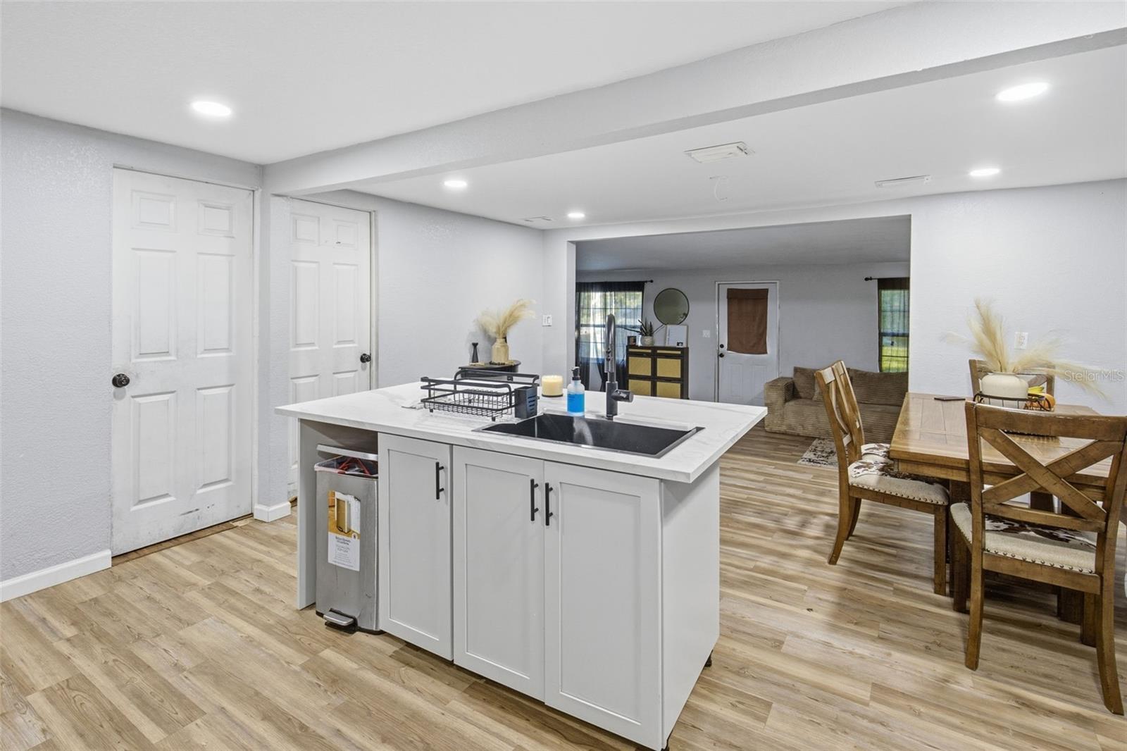 6124 NUNDY AVENUE, Gibsonton, FL 33534
