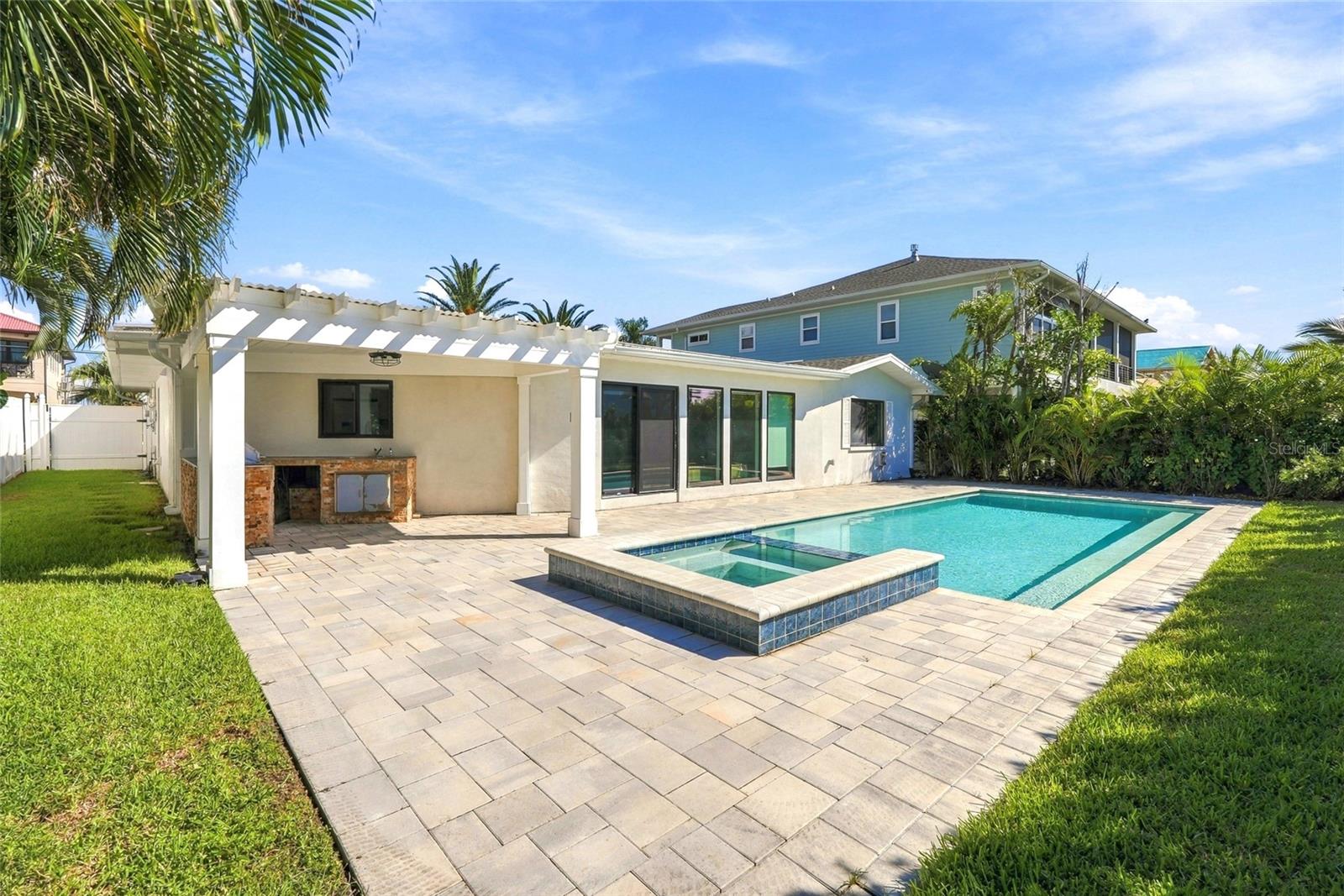556 JOHNS PASS AVENUE, Madeira Beach, FL 33708