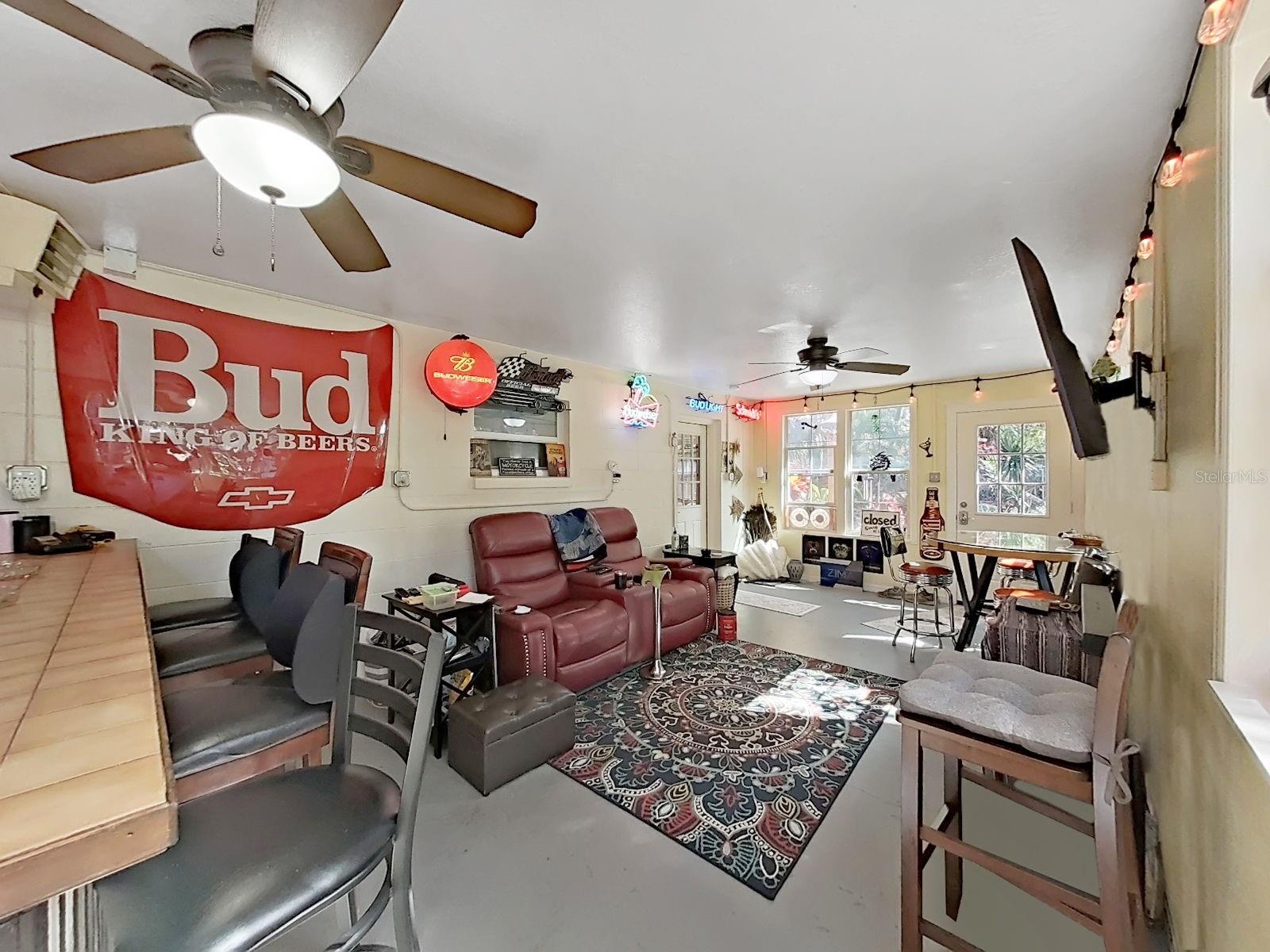 Bonus Room / Bar