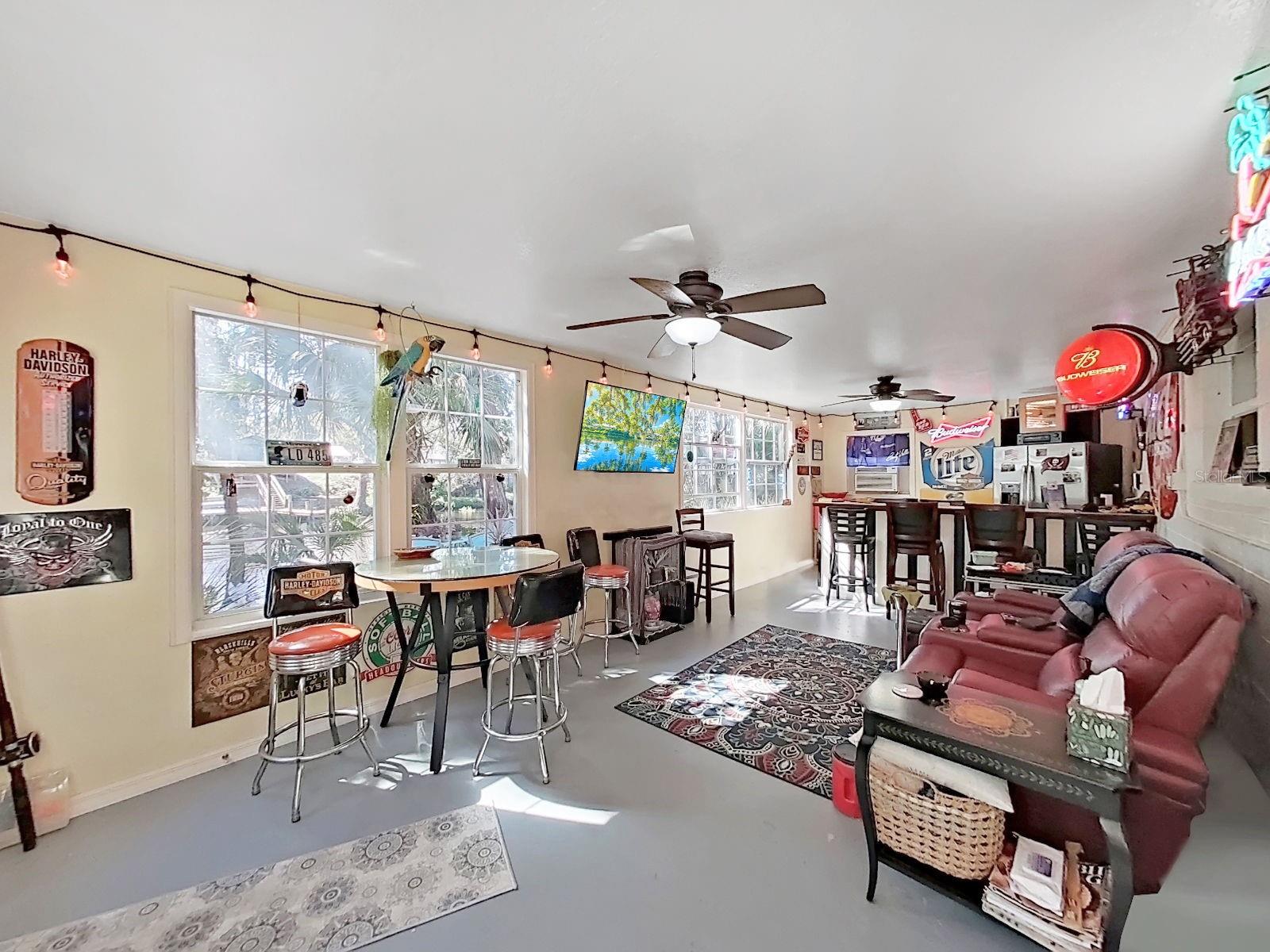 Bonus Room / Bar