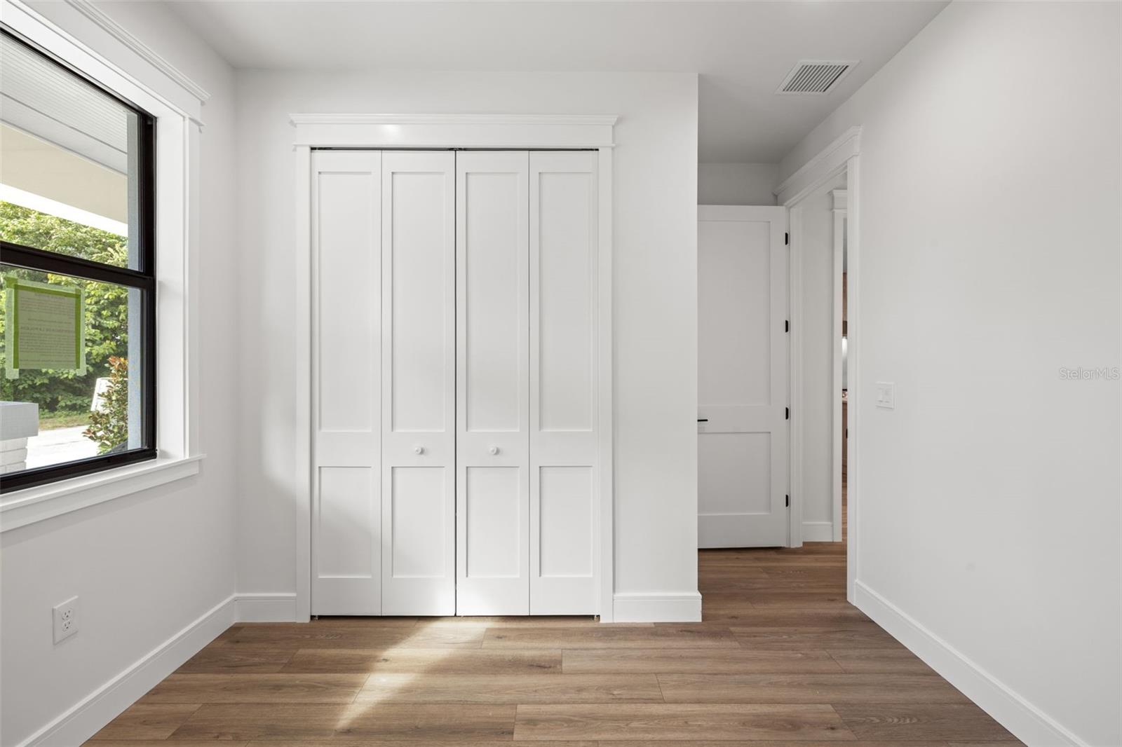 Middle bedroom
