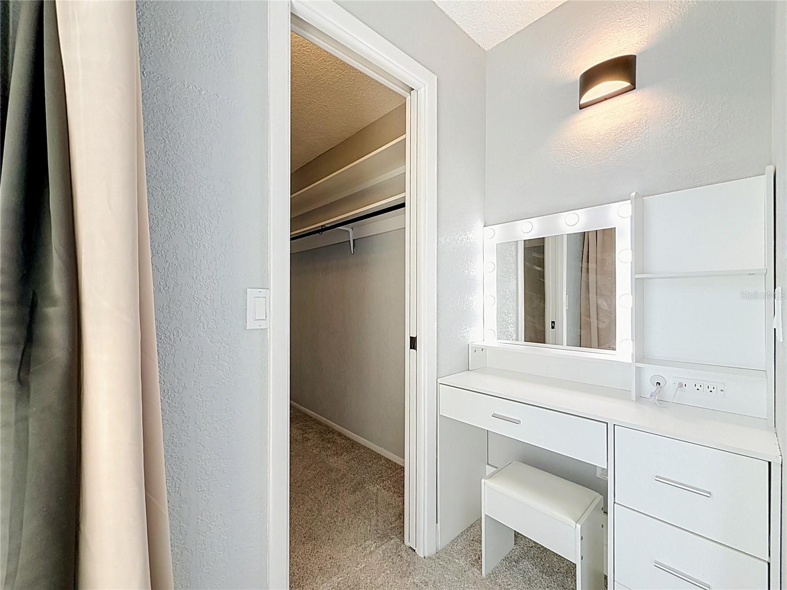Vanity nook