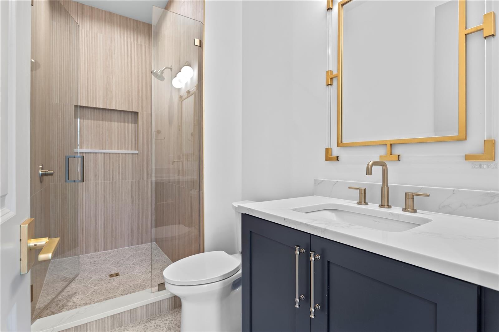 Bedroom #3 en suite bath