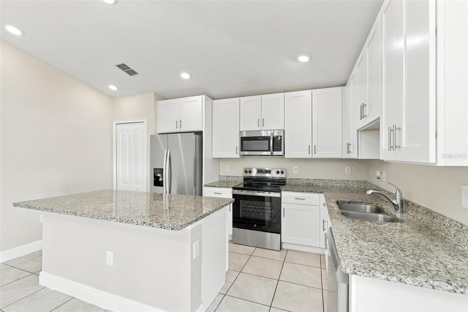 520 BRISTOL CIRCLE, Kissimmee, FL 34758