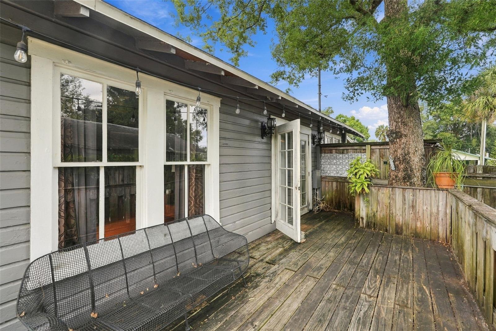 811 E FRIERSON AVENUE, Tampa, FL 33603