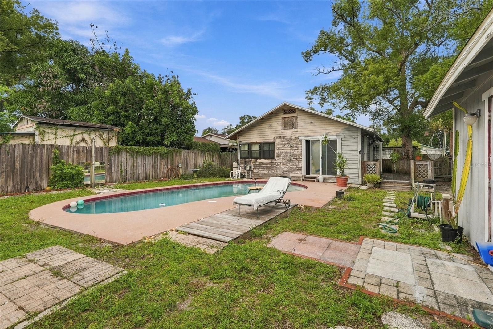 811 E FRIERSON AVENUE, Tampa, FL 33603