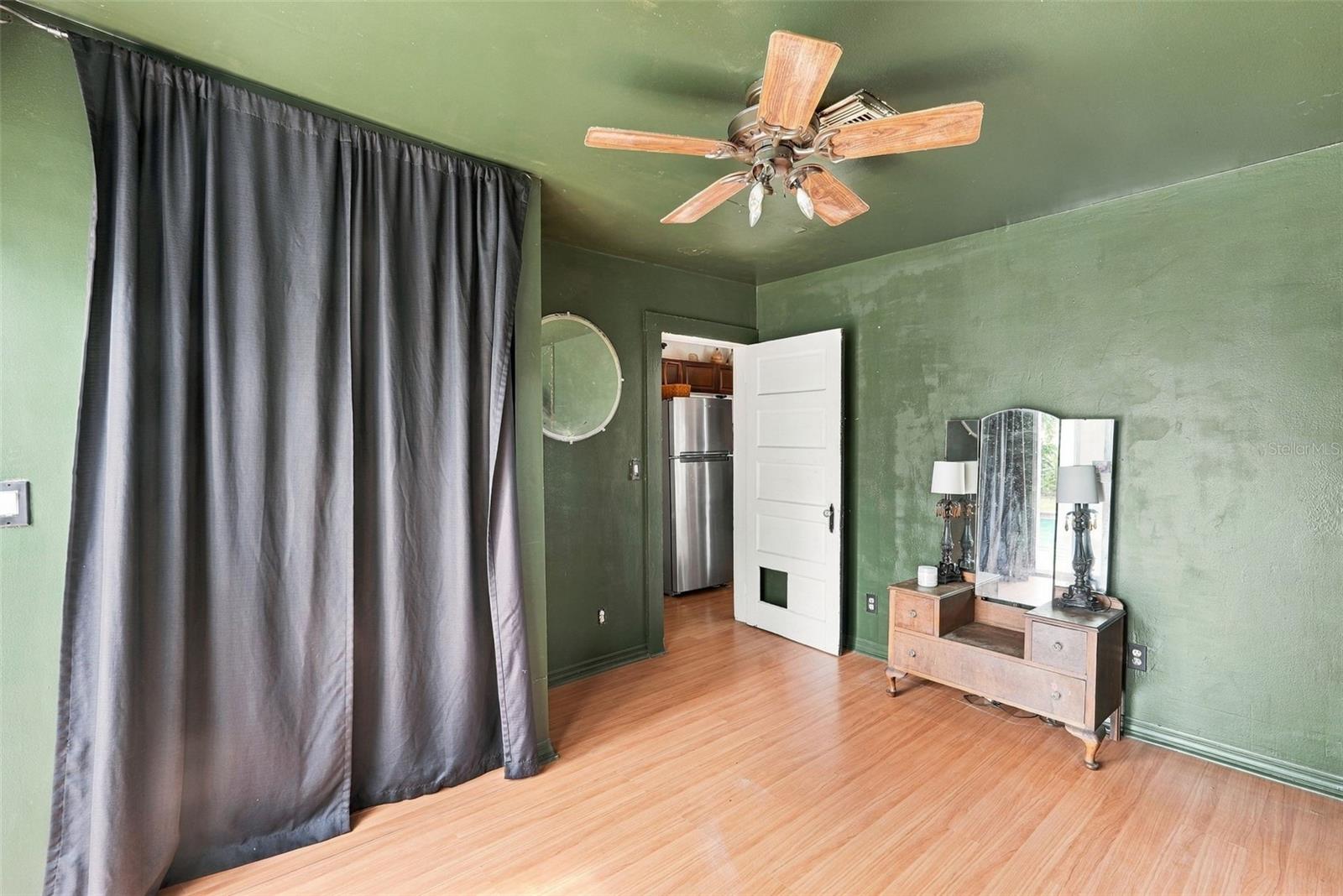 811 E FRIERSON AVENUE, Tampa, FL 33603