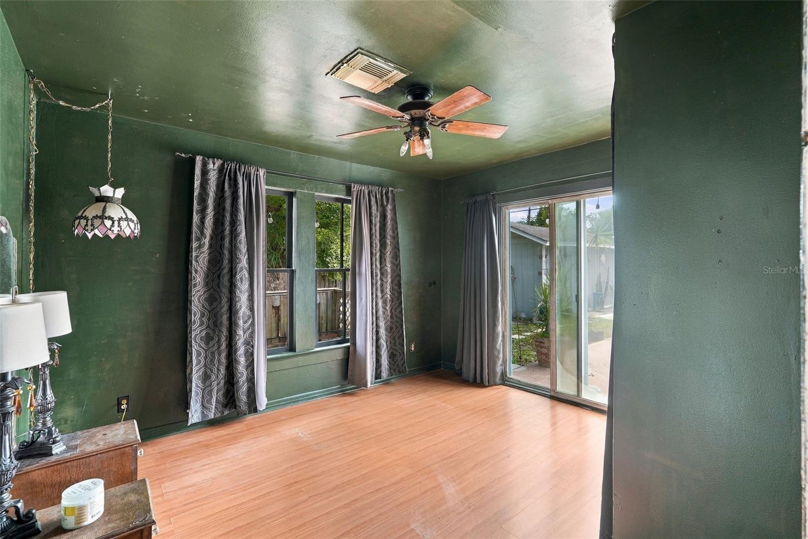 811 E FRIERSON AVENUE, Tampa, FL 33603