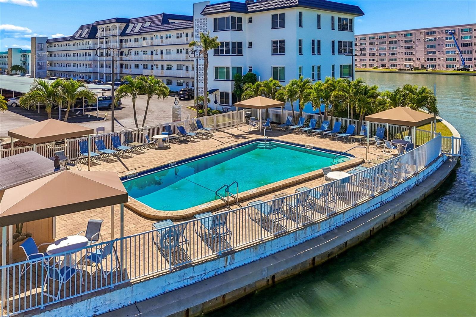 Condo in backgrd of Pool