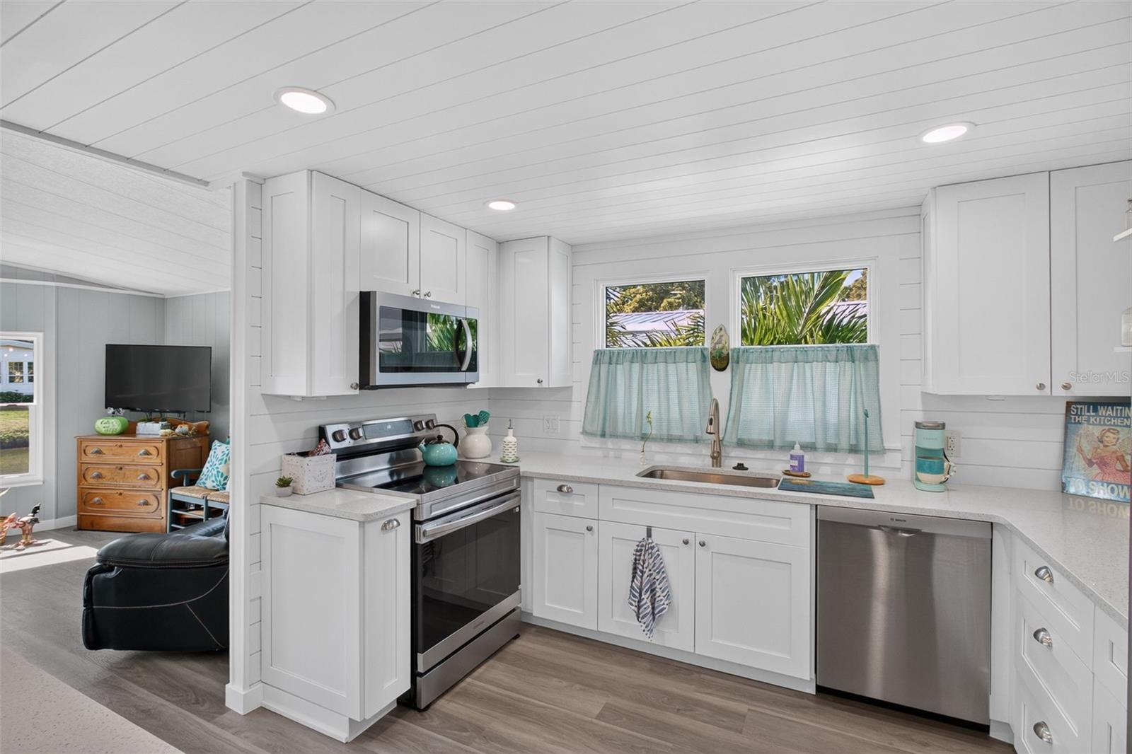 176 CLUBVIEW DRIVE, #3, Safety Harbor, FL 34695