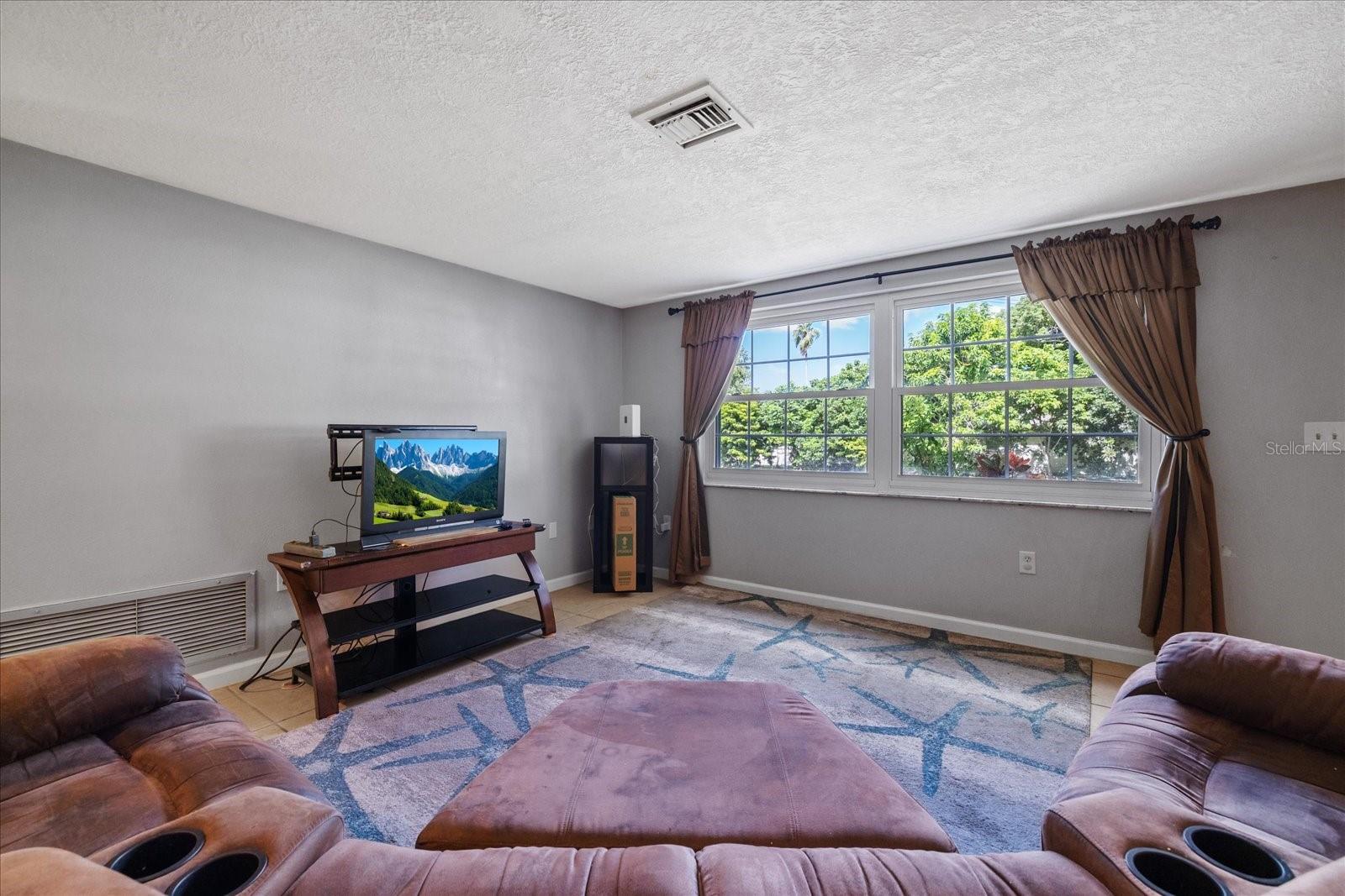 Light and Bright Living Room