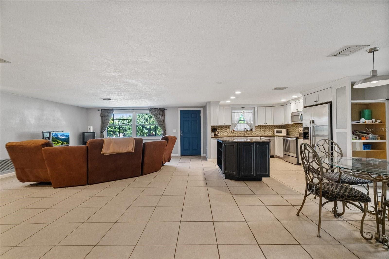Living/Dining/Kitchen Combo Living/Dining/Kitchen Combo