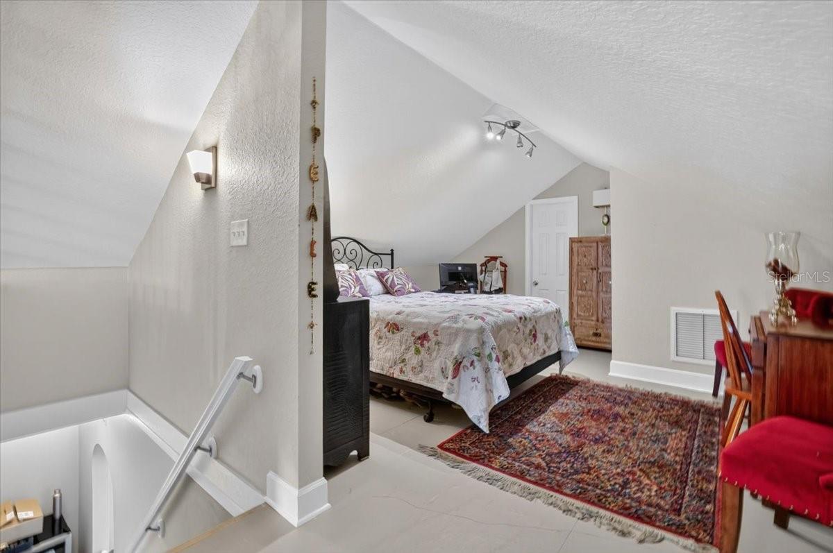 2890 8TH AVENUE N, St Petersburg, FL 33713