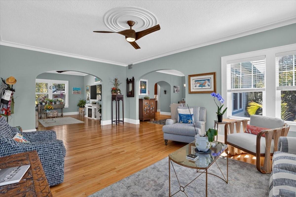 2890 8TH AVENUE N, St Petersburg, FL 33713