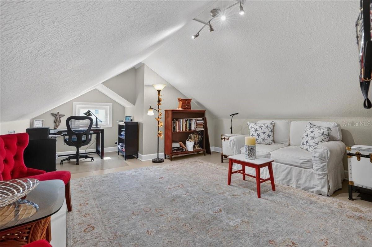 2890 8TH AVENUE N, St Petersburg, FL 33713