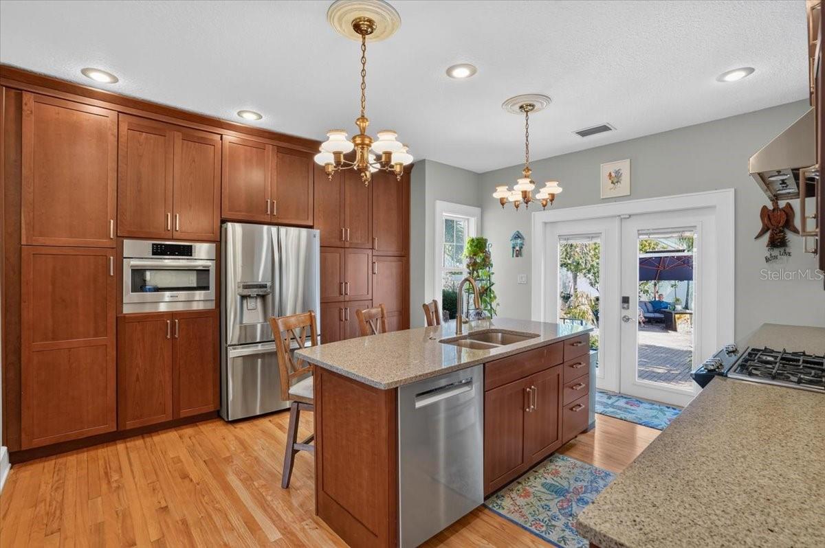 2890 8TH AVENUE N, St Petersburg, FL 33713
