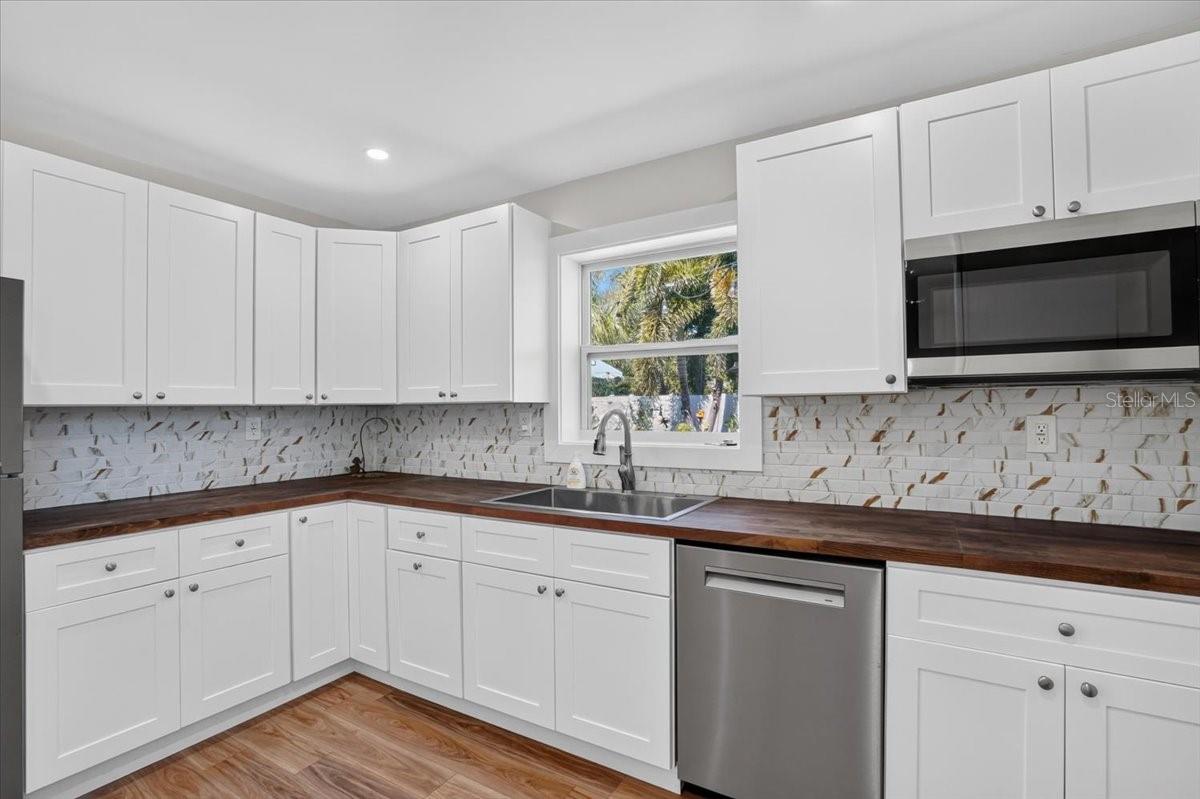 2890 8TH AVENUE N, St Petersburg, FL 33713