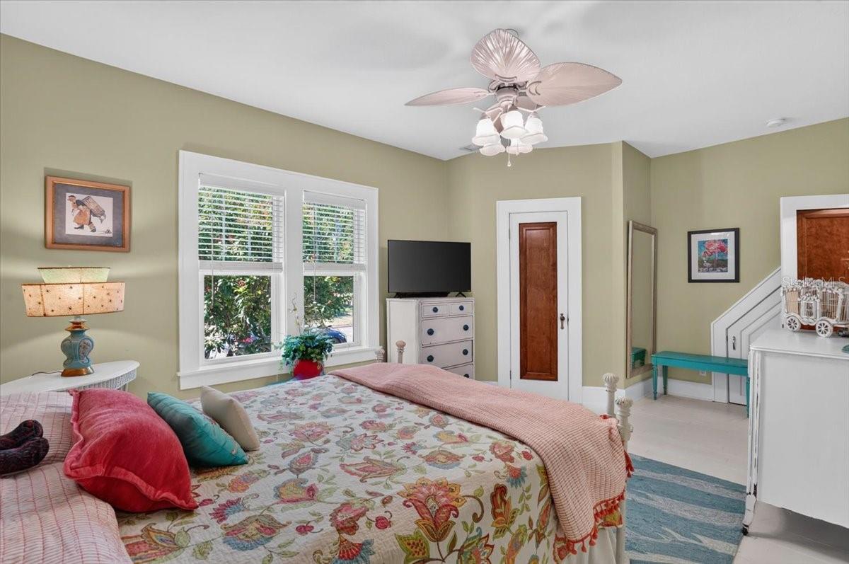 2890 8TH AVENUE N, St Petersburg, FL 33713