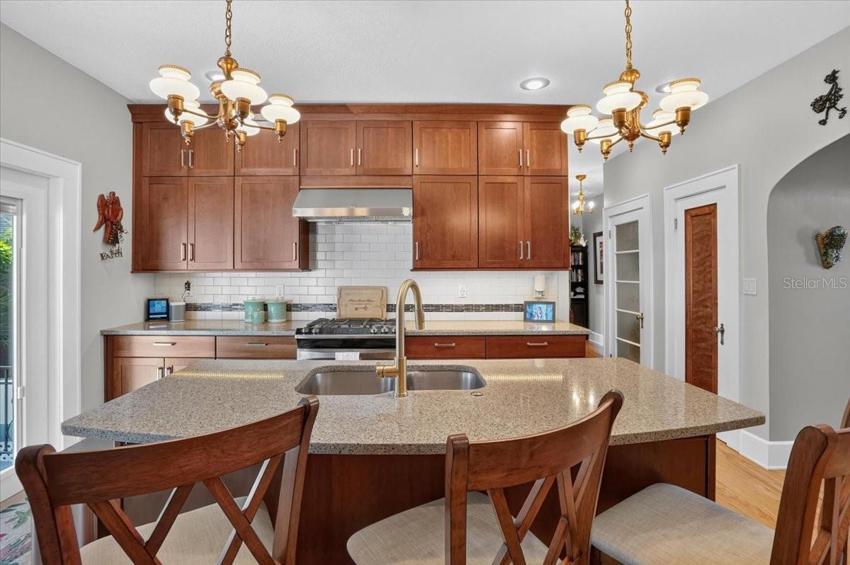 2890 8TH AVENUE N, St Petersburg, FL 33713