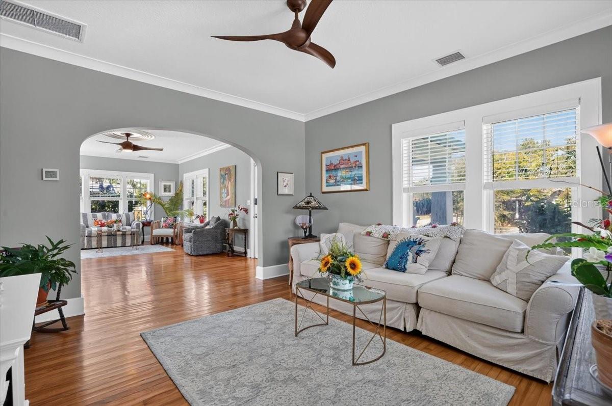 2890 8TH AVENUE N, St Petersburg, FL 33713